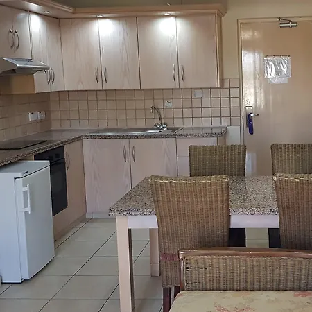 アパートホテル Senator - Adults Only アヤナパ