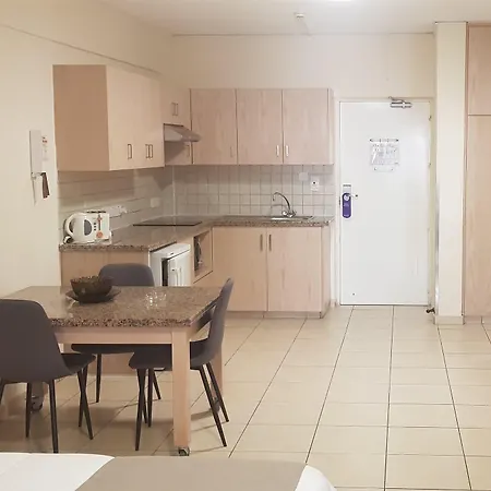 Senator - Adults Only アパートホテル 4*