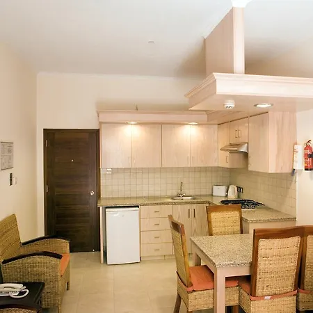 アパートホテル Senator - Adults Only