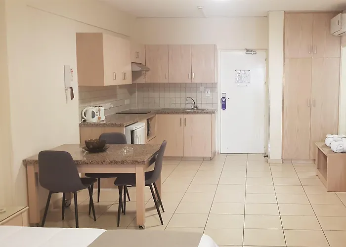 Senator - Adults Only Lägenhetshotell 4*