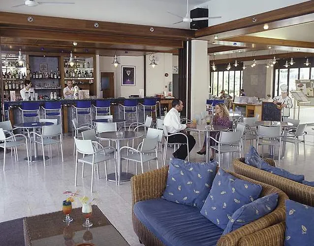 Senator - Adults Only Lägenhetshotell Ayia Napa