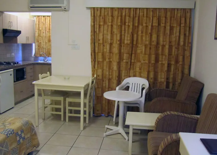 Senator - Adults Only Lägenhetshotell Ayia Napa