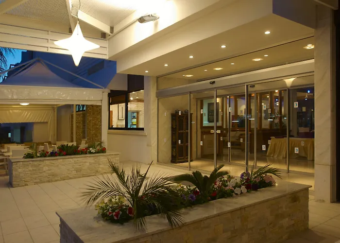 Senator - Adults Only Lägenhetshotell Ayia Napa